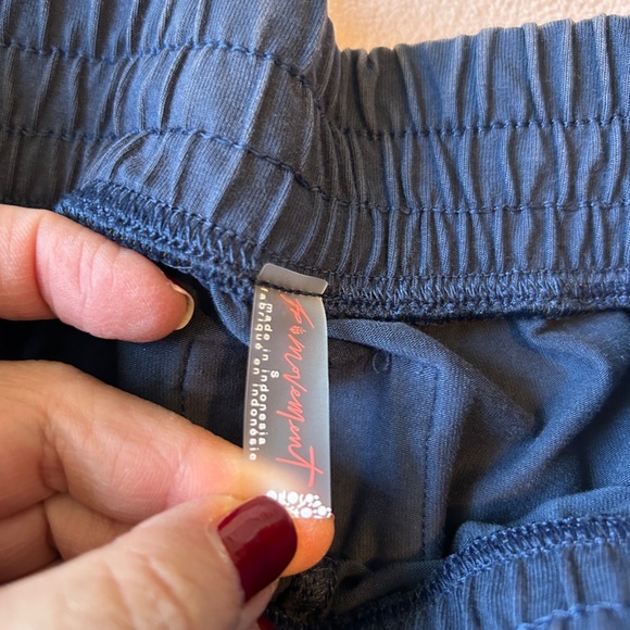 Free People Movement Hot Shot joggers, Navy, size Small - Picture 6 of 6